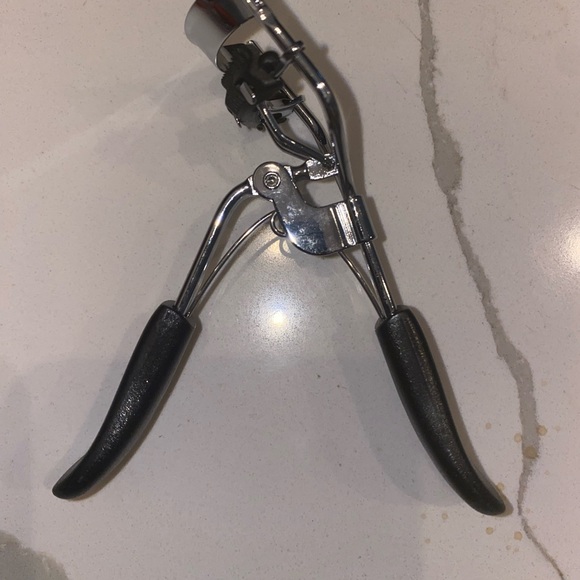 Curling and combing eyelash curler - Picture 5 of 7
